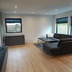 아파트 Centrally Located New 스타방에르